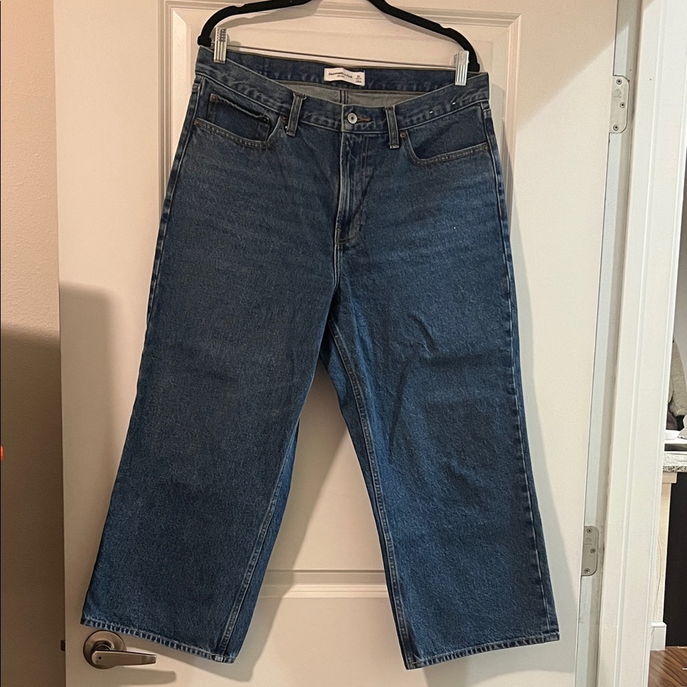 Abercrombie & Fitch Mid Rise Cropped Jeans
